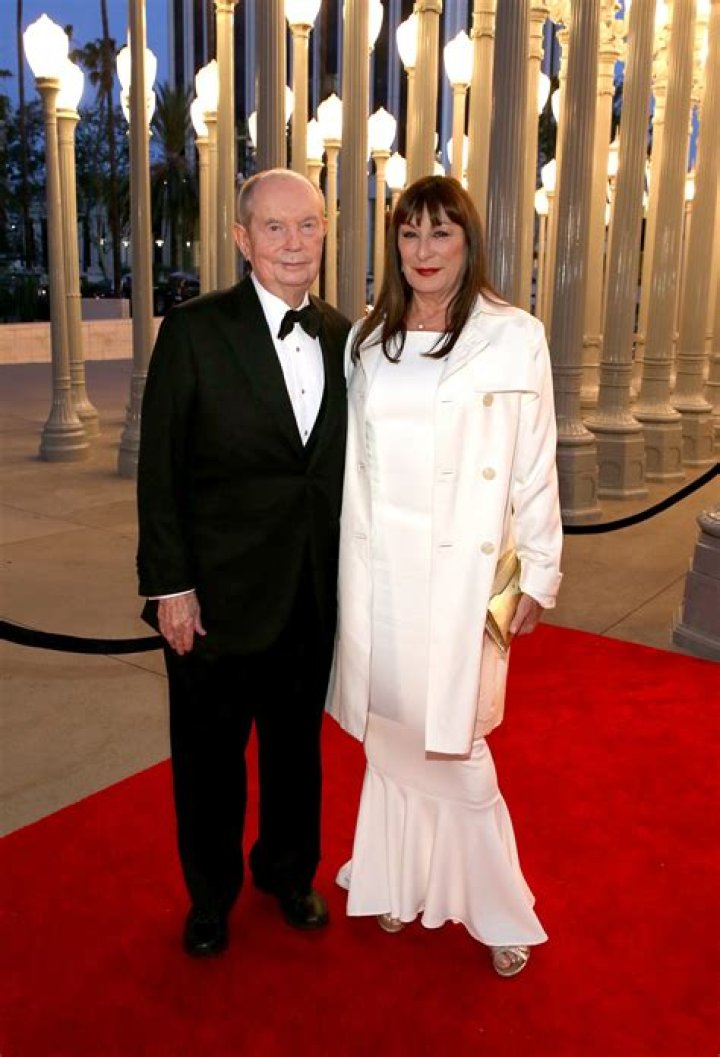 Jerry Perenchio Biography, Age, Height, Wife, Net Worth, Family